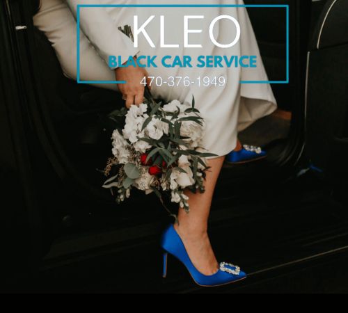 Bride stepping out of black car in blue heels holding bouquet – wedding limo service in Atlanta by Kleo Black Car Service