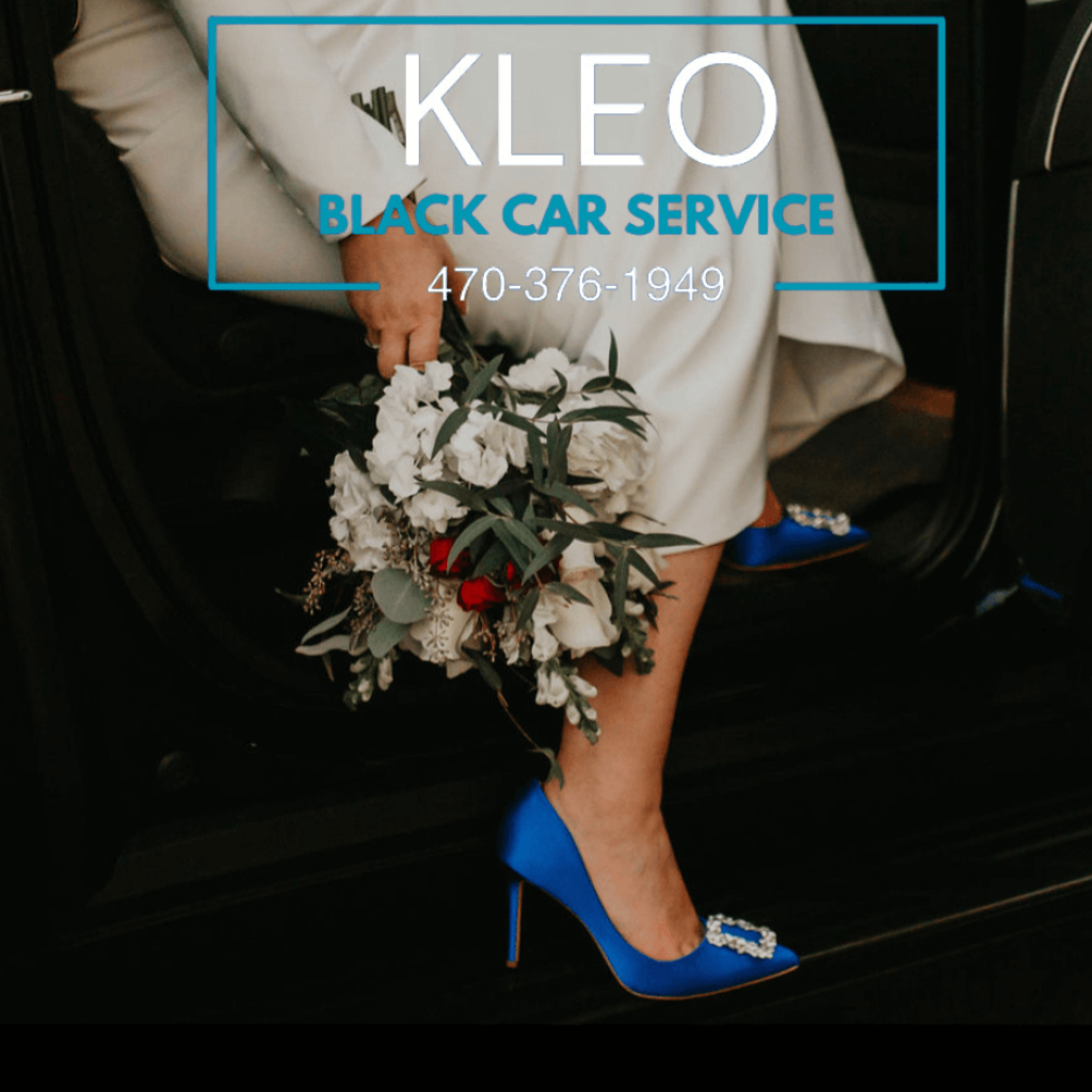 Bride stepping out of black car in blue heels holding bouquet – wedding limo service in Atlanta by Kleo Black Car Service